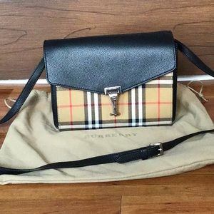 Burberry purse- like new!